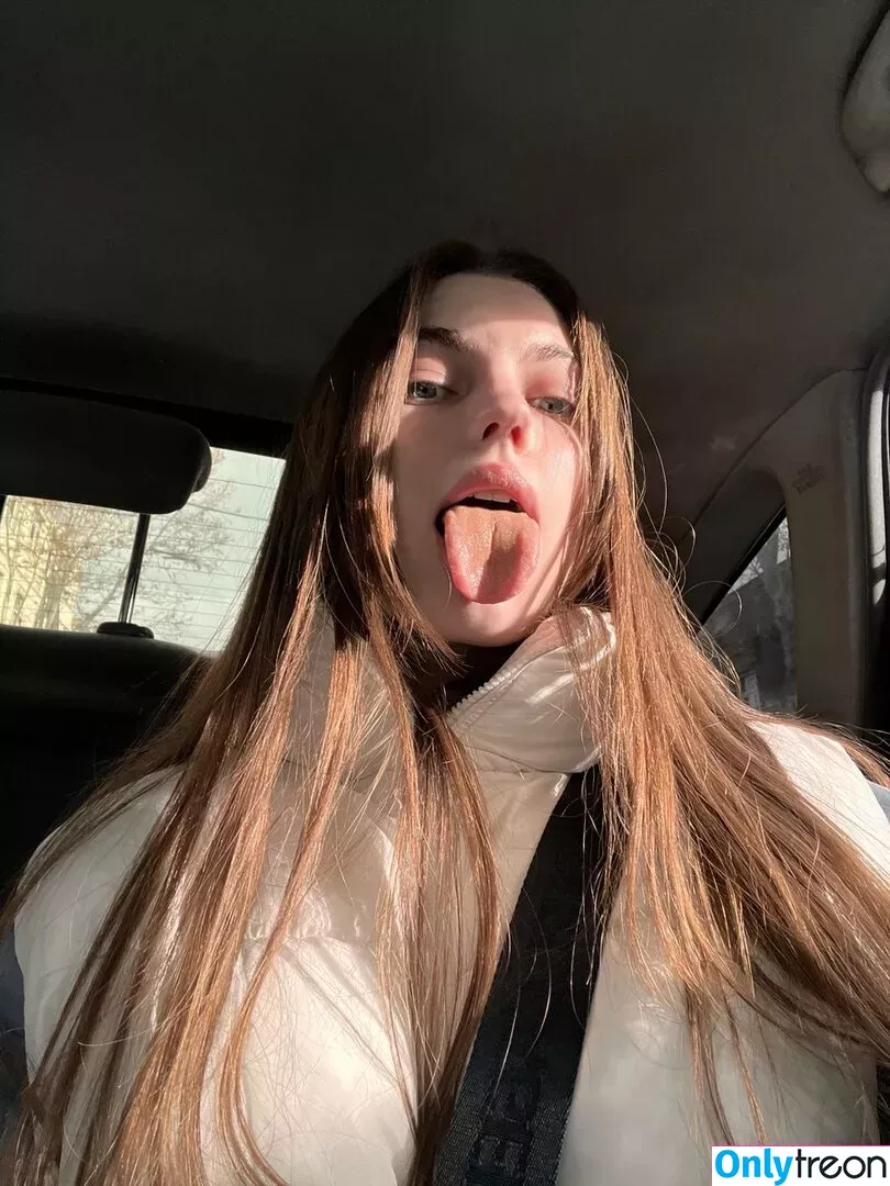 Long Tongue Fetish nude photo #0271 (_longtonguelewis / diqueentongue / longtonguelewis)