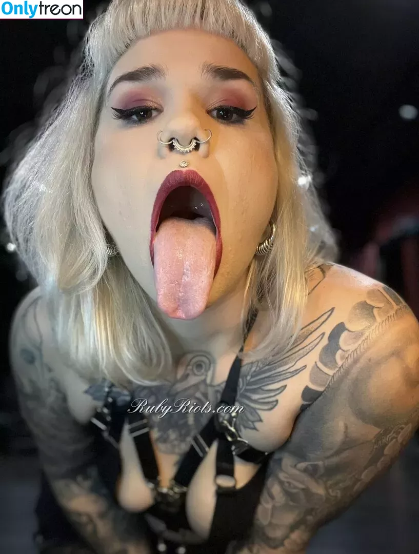 Long Tongue Fetish голая photo #0282 (_longtonguelewis / diqueentongue / longtonguelewis)