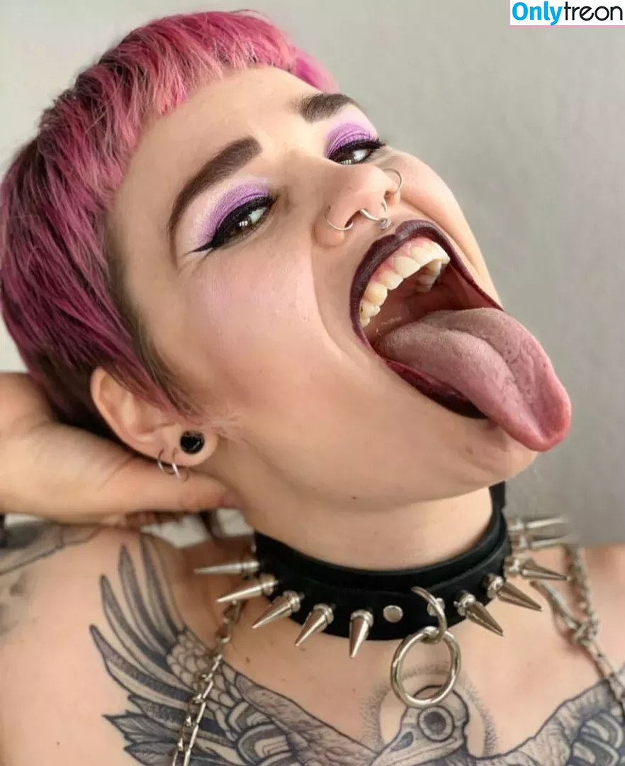 Long Tongue Fetish голая photo #0288 (_longtonguelewis / diqueentongue / longtonguelewis)