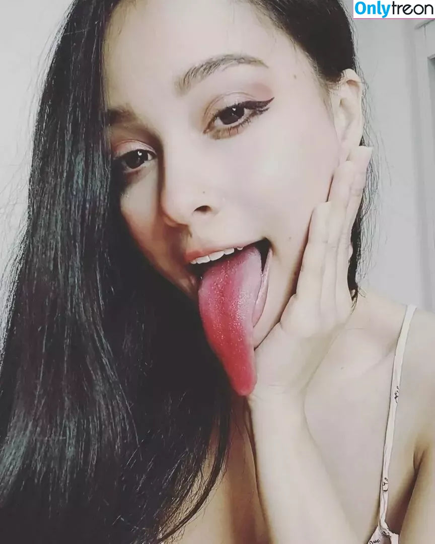 Long Tongue Fetish голая photo #0320 (_longtonguelewis / diqueentongue / longtonguelewis)