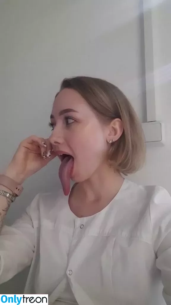 Long Tongue Fetish голая photo #0326 (_longtonguelewis / diqueentongue / longtonguelewis)