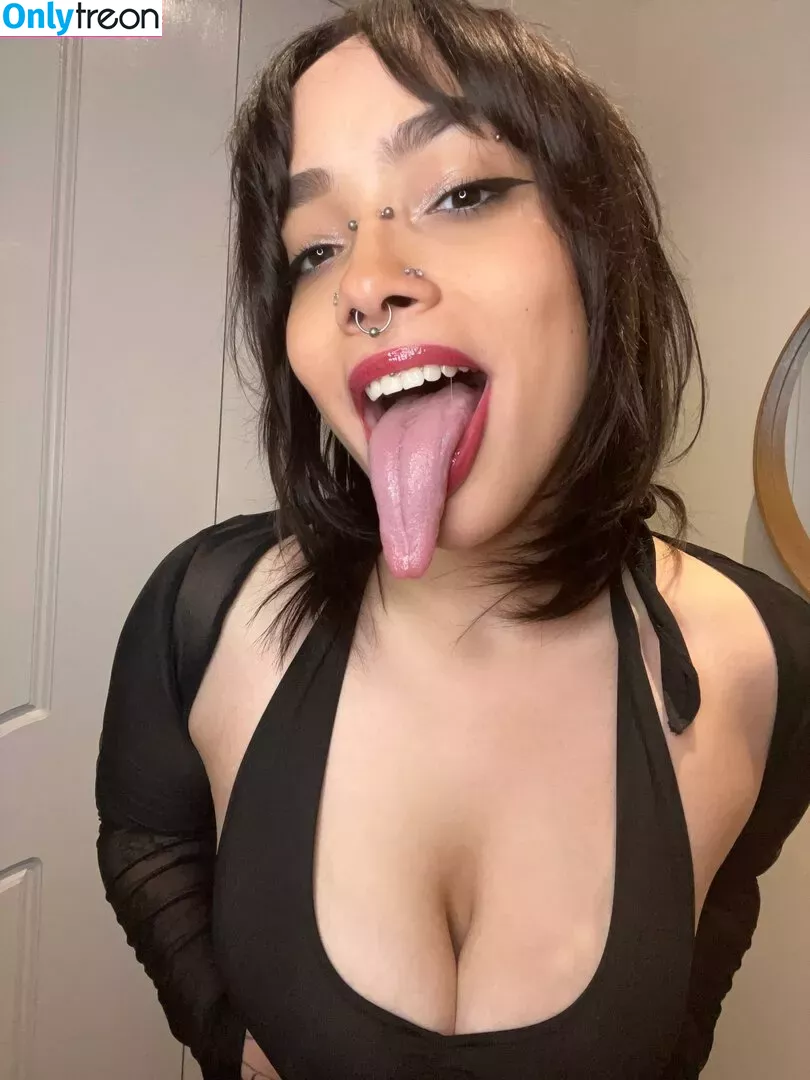 Long Tongue Fetish nude photo #0336 (_longtonguelewis / diqueentongue / longtonguelewis)