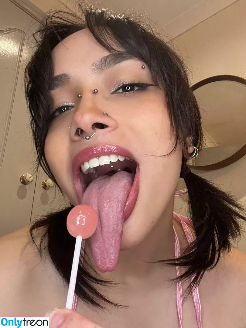 Long Tongue Fetish nude photo #0340 (_longtonguelewis / diqueentongue / longtonguelewis)