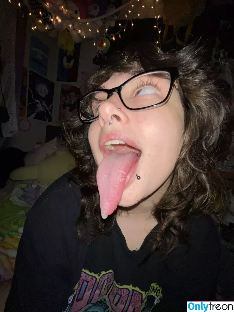 Long Tongue Fetish nude photo #0359 (_longtonguelewis / diqueentongue / longtonguelewis)