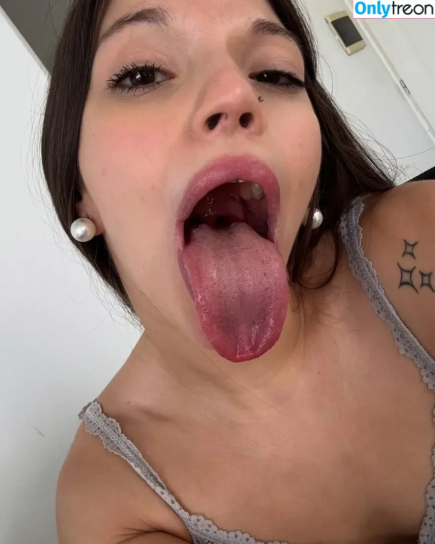 Long Tongue Fetish nude photo #0426 (_longtonguelewis / diqueentongue / longtonguelewis)