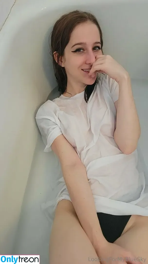 lookingformybluesky nude photo #0142 (lookingformybluesky)