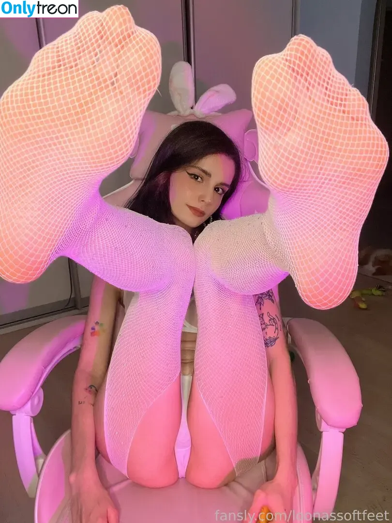 loonassoftfeet nude photo #1575 (loonassoftfeet)