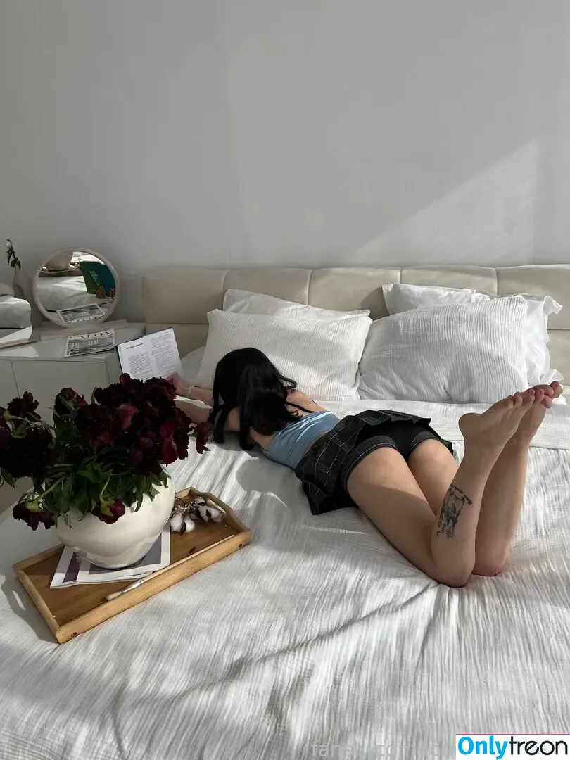 loonassoftfeet nude photo #1581 (loonassoftfeet)