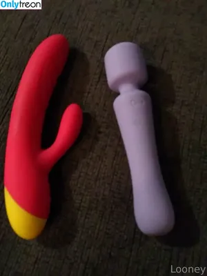 looneyy / lindsaylooneyy nude photo #0021