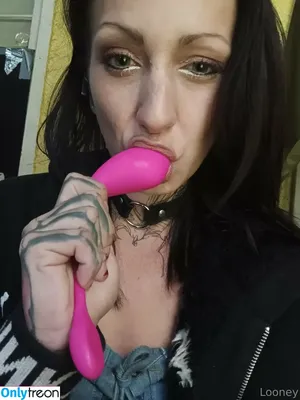 looneyy / lindsaylooneyy nude photo #0031