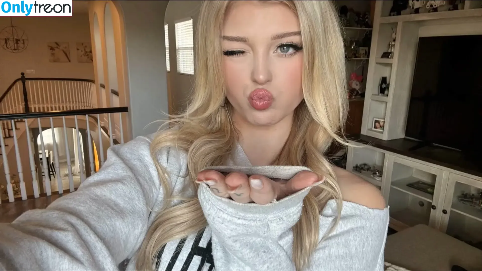 Loren Gray nude photo #0002 (loren / lorengray)