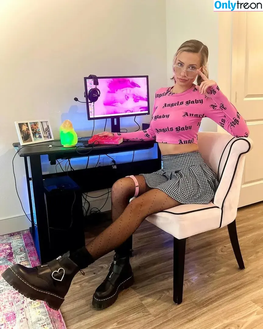 Loren Shea nude photo #0016 (lorencody)
