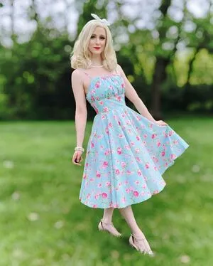 lorenia / itslorenia nude photo #0020