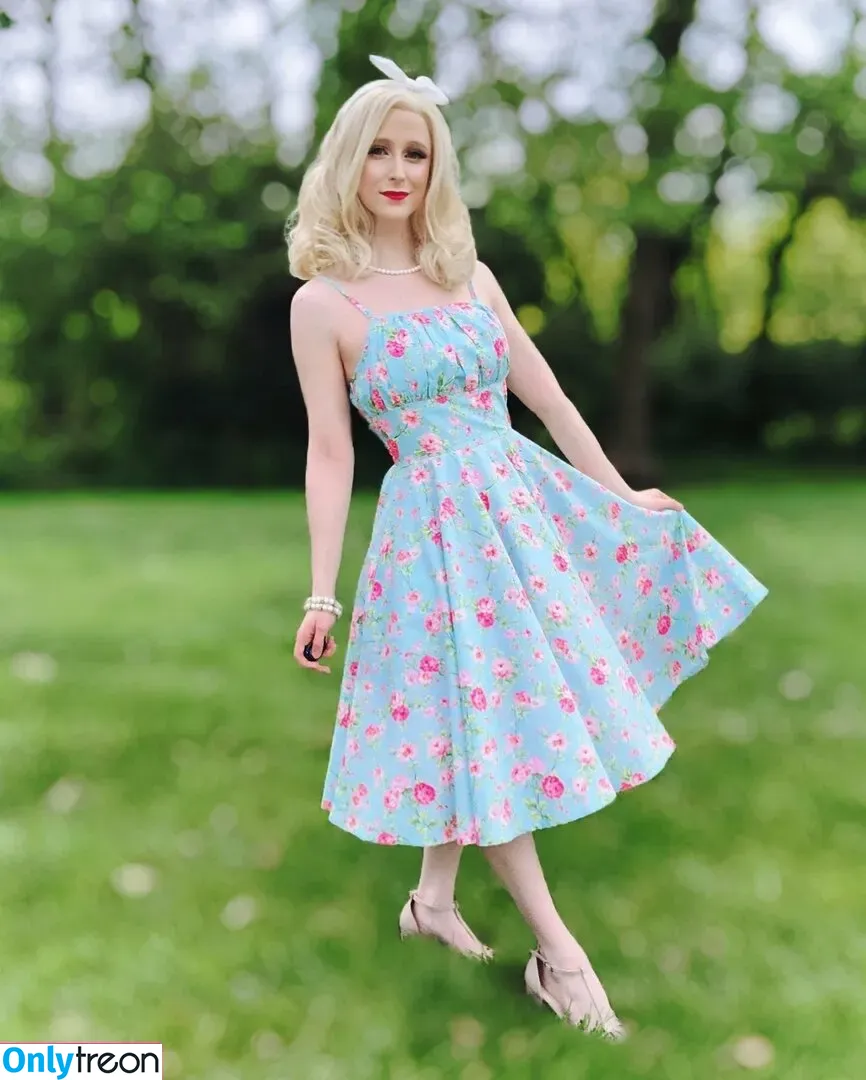 lorenia nude photo #0020 (itslorenia)