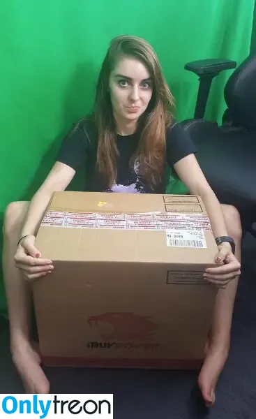 Loserfruit голая photo #0834 (brattykayla)