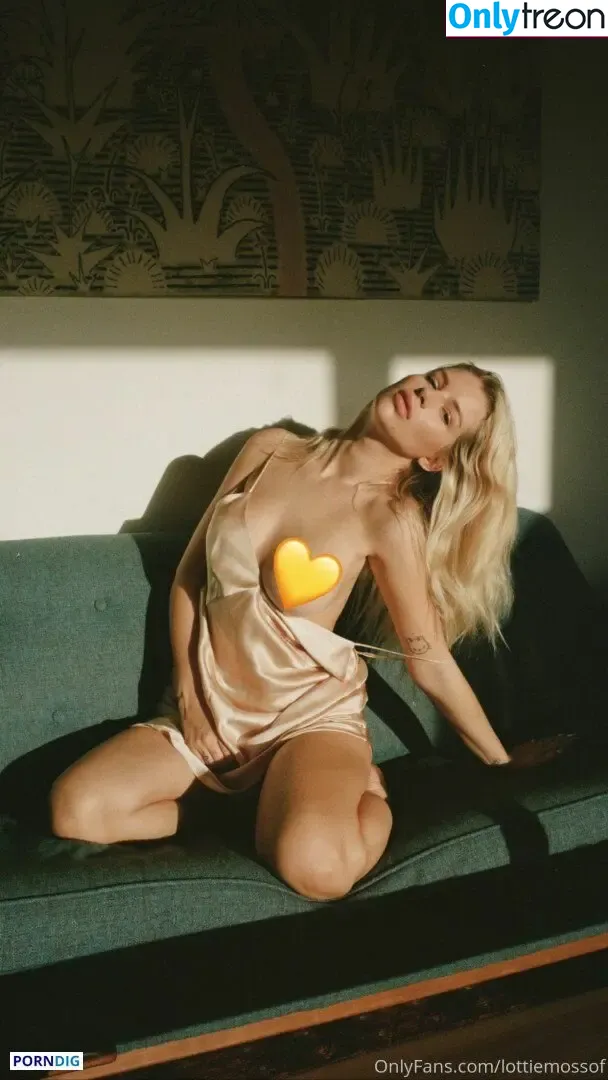 lottiemossof голая photo #0213 (lottiemossxo)