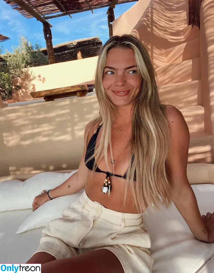 Louisa Johnson nude photo #0047 (louisa)