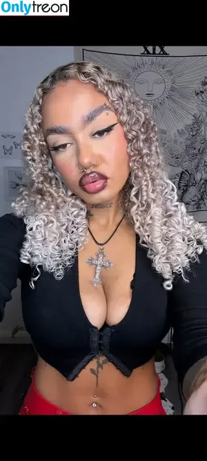 Louisaxstar nude photo #0007