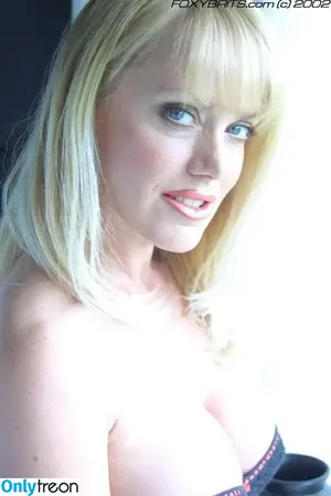 Louise Hodges / iconlouise / louise_hodges nude photo #0054