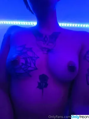 loveaxlgnr / ballon_cheeks_ nude photo #0035