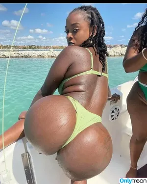 Loyal Trini / L0yal_trini / l0yaltriinii nude photo #0011