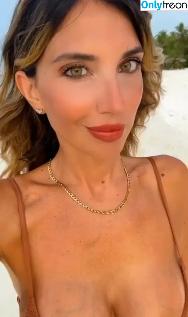Luana Aterrano nude photo #0084 (luana_aterrano / luanazerozero)