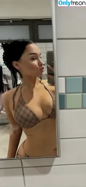 Luana He / luana_he_ фото голая #0021