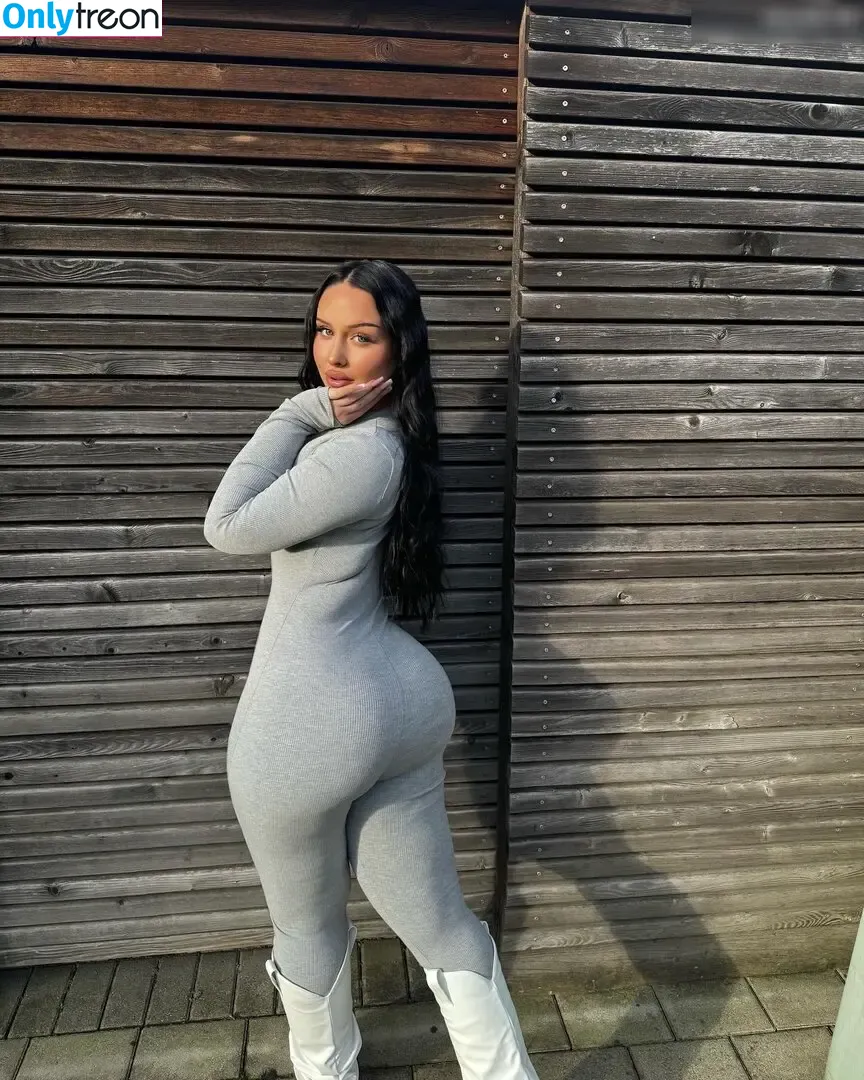 Luana He nude photo #0003 (luana_he_)
