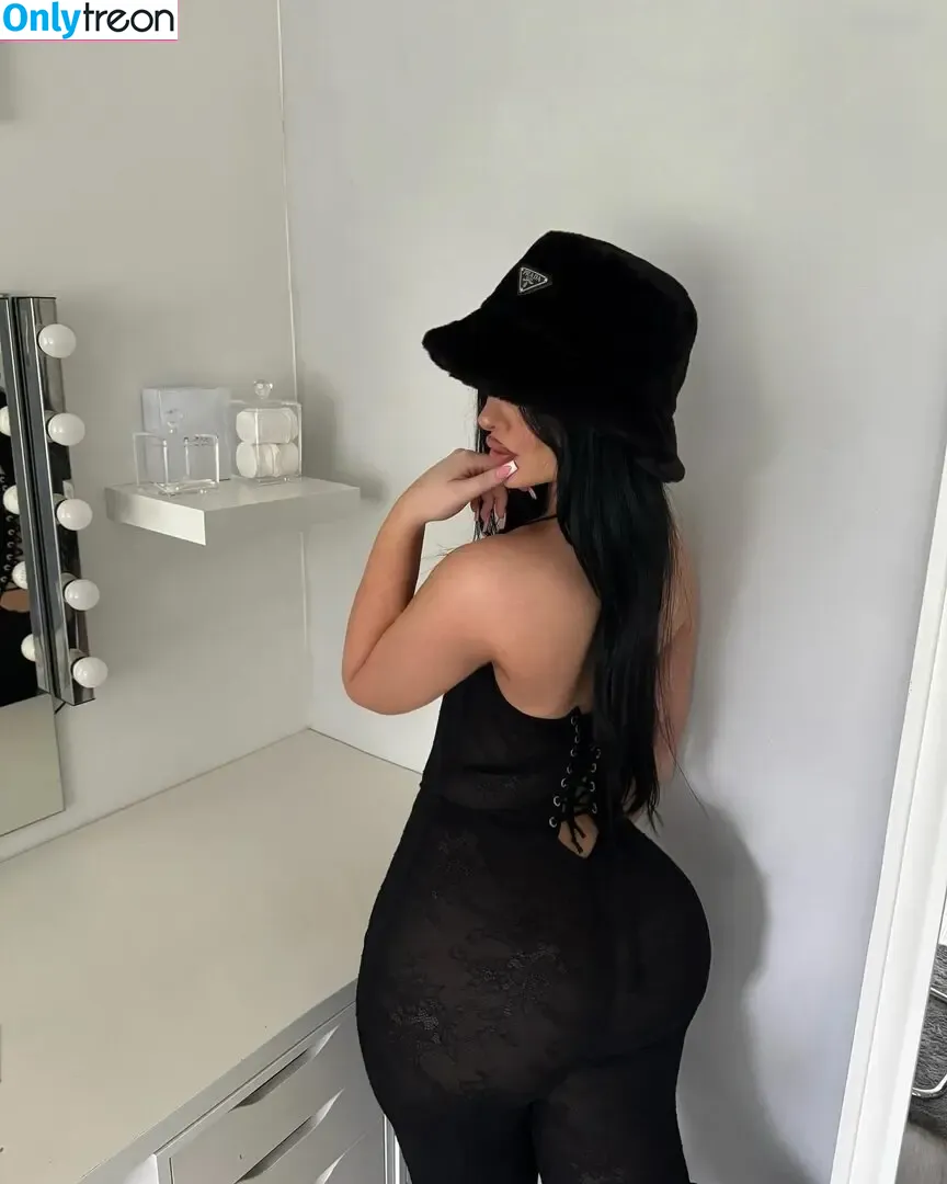 Luana He nude photo #0006 (luana_he_)