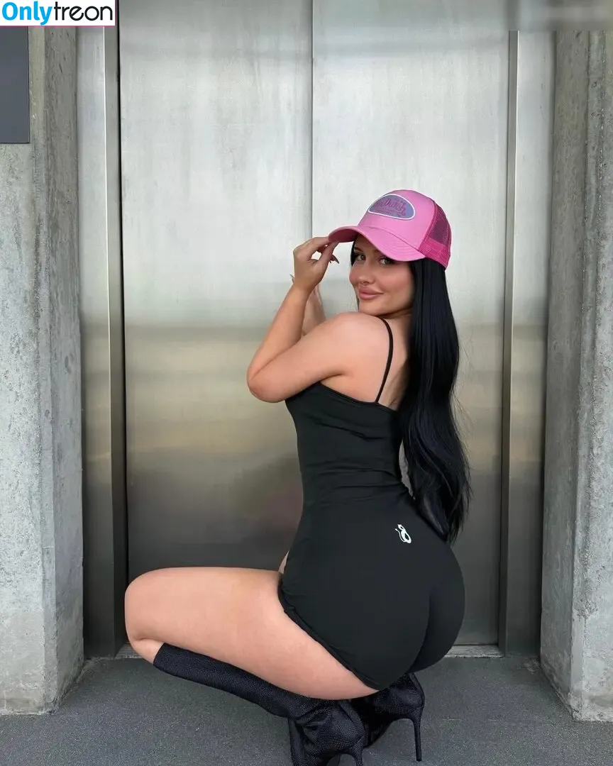 Luana He nude photo #0009 (luana_he_)