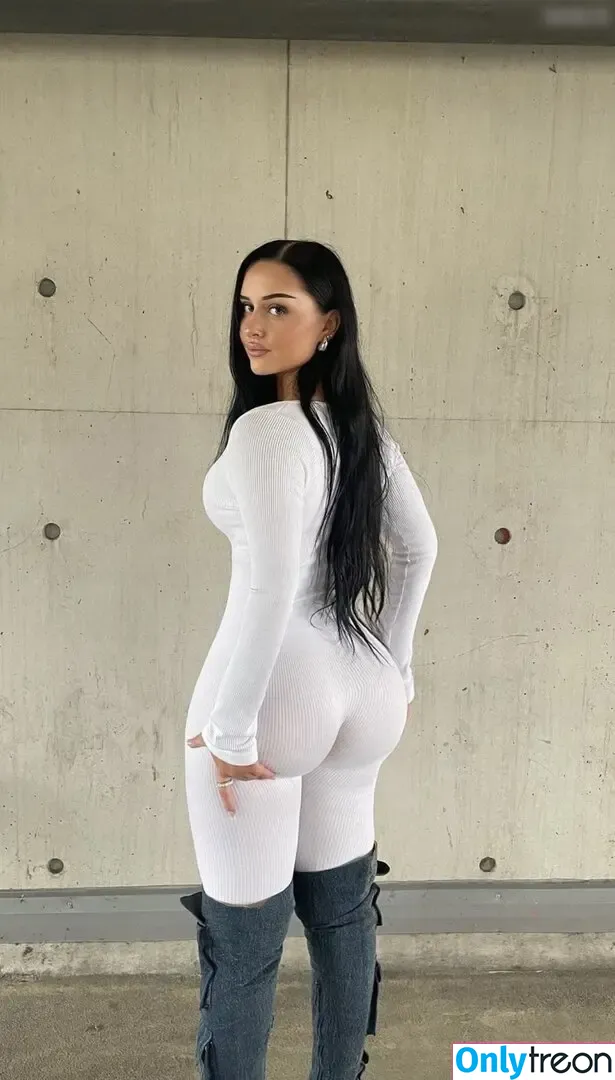 Luana He nude photo #0011 (luana_he_)