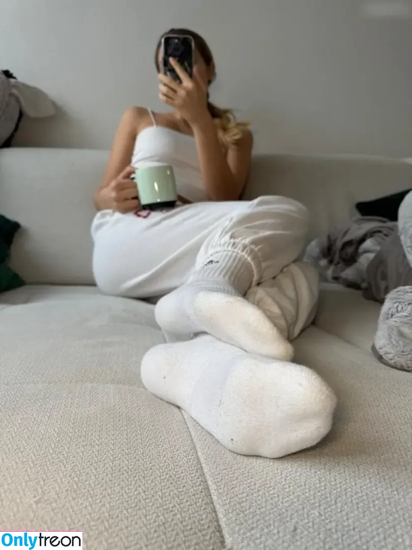 Luanaxsch nude photo #0004 (Luanaxsch)