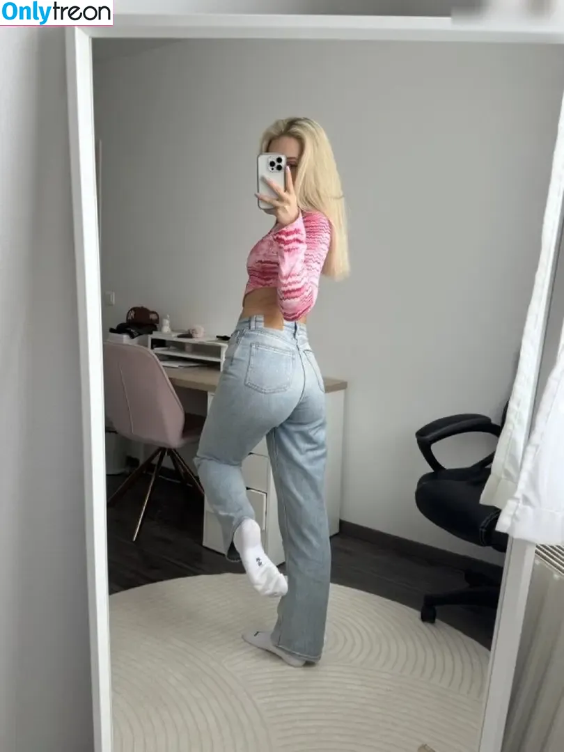 Luanaxsch nude photo #0006 (Luanaxsch)