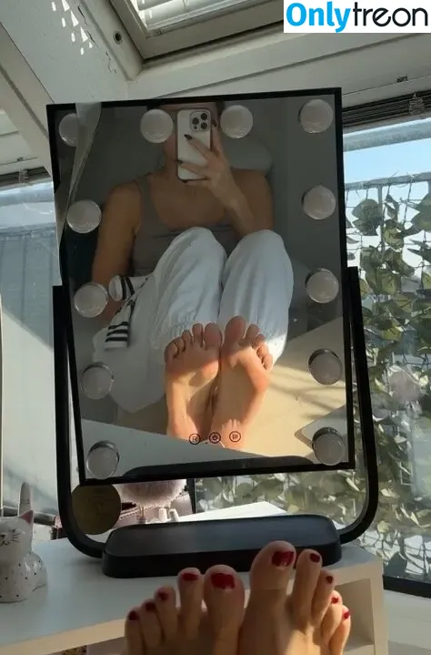 Luanaxsch nude photo #0012 (Luanaxsch)