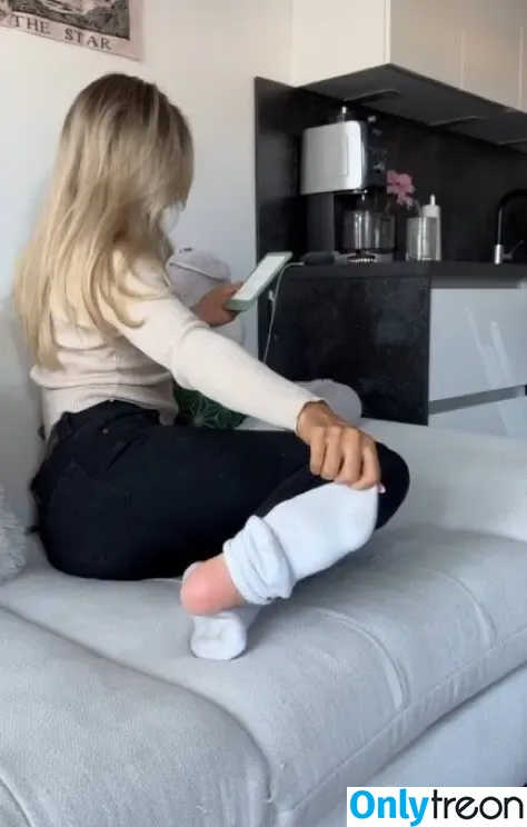 Luanaxsch nude photo #0060 (Luanaxsch)