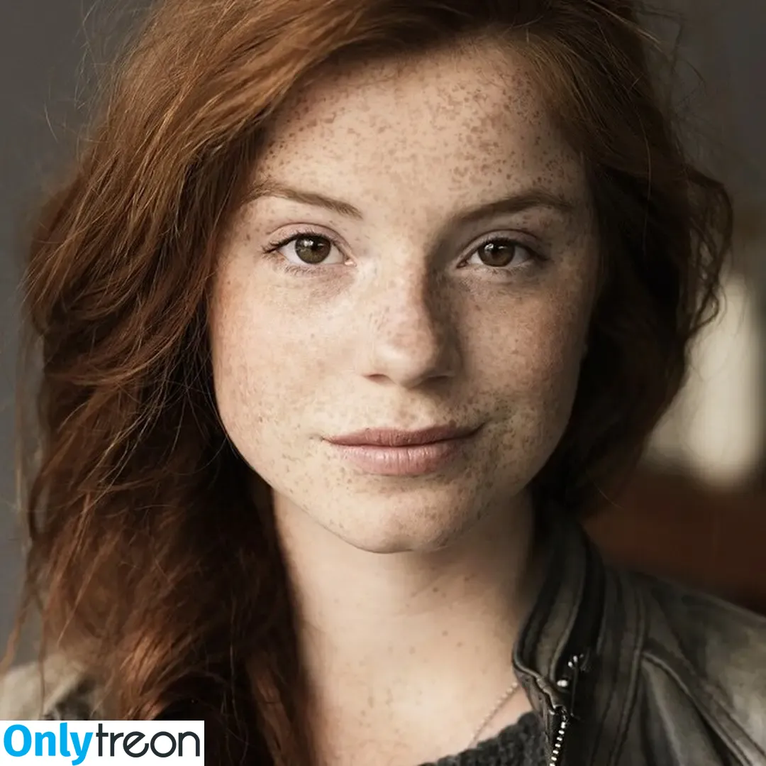 Luca Hollestelle голая photo #0010 (lucahollestelle)