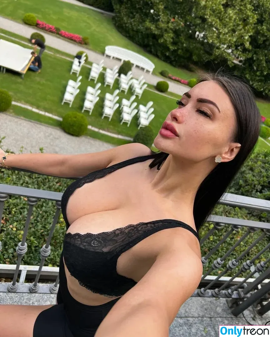 Lucrezia De Lellis nude photo #0009 (lucrezia_delellis)