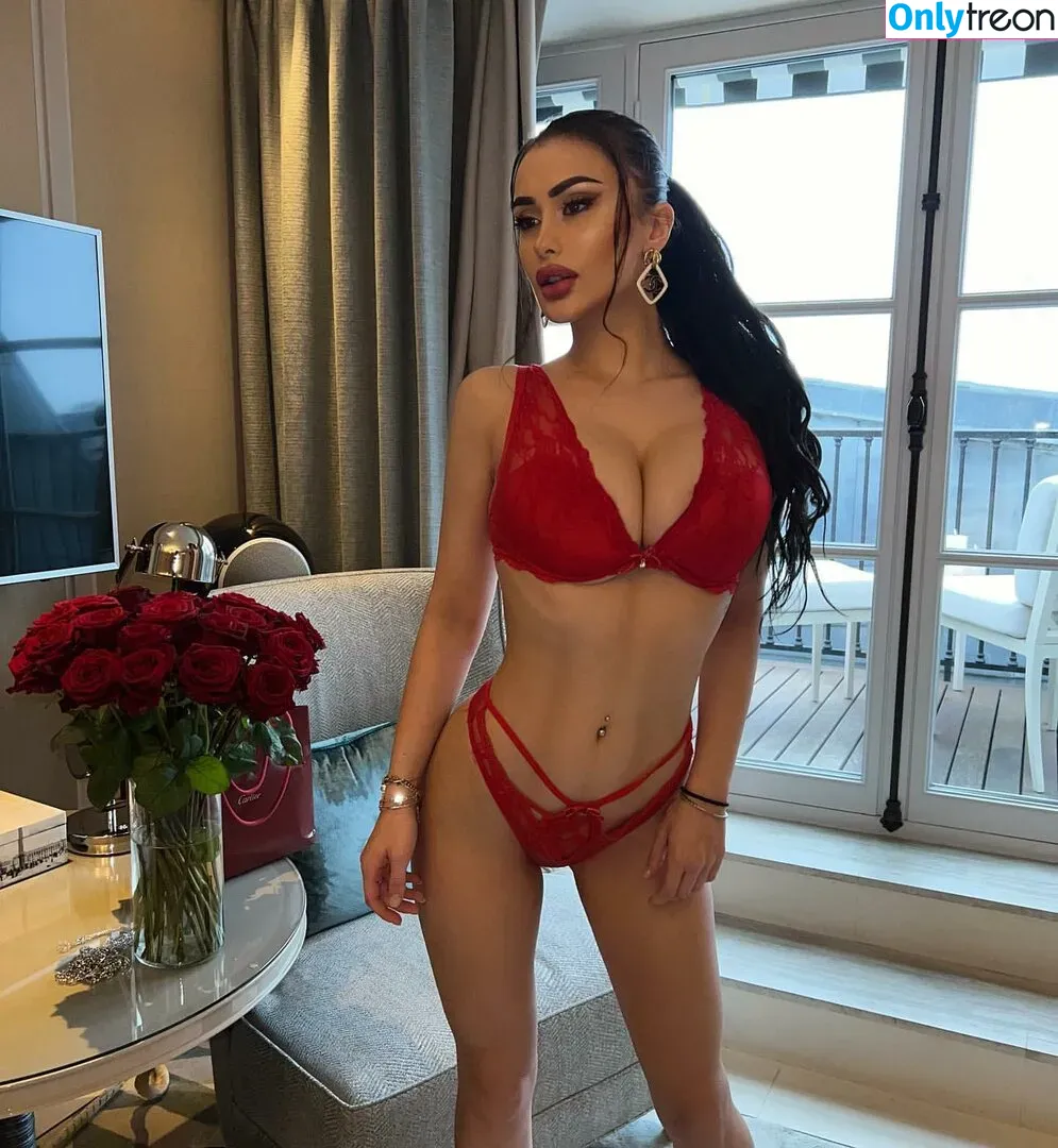 Lucrezia De Lellis nude photo #0049 (lucrezia_delellis)