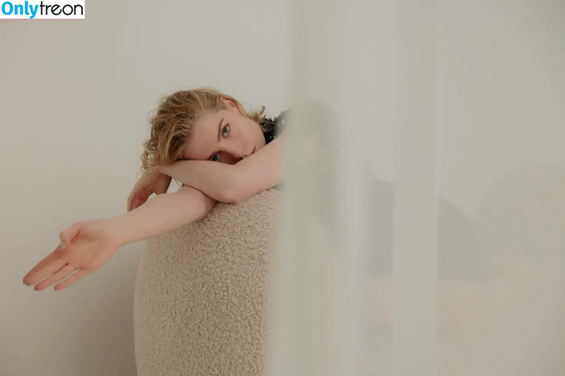 Lucy Boynton nude photo #0119 (lucyboynton1)