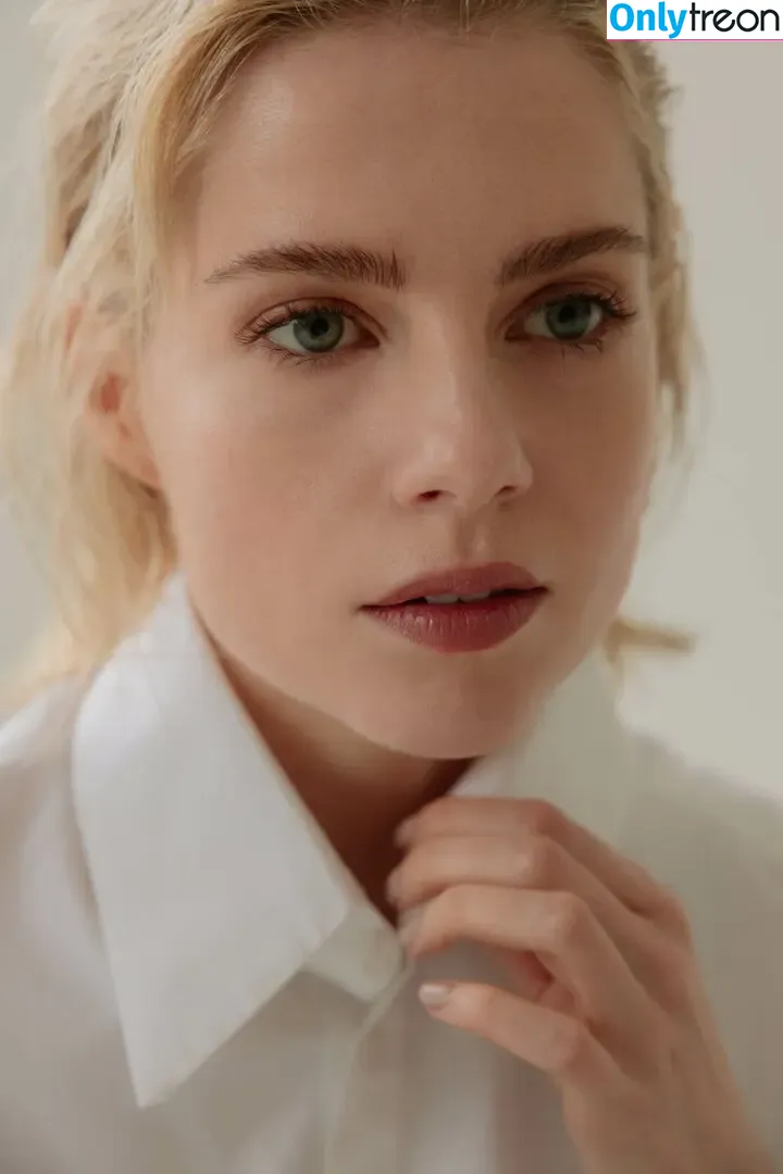 Lucy Boynton голая photo #0123 (lucyboynton1)