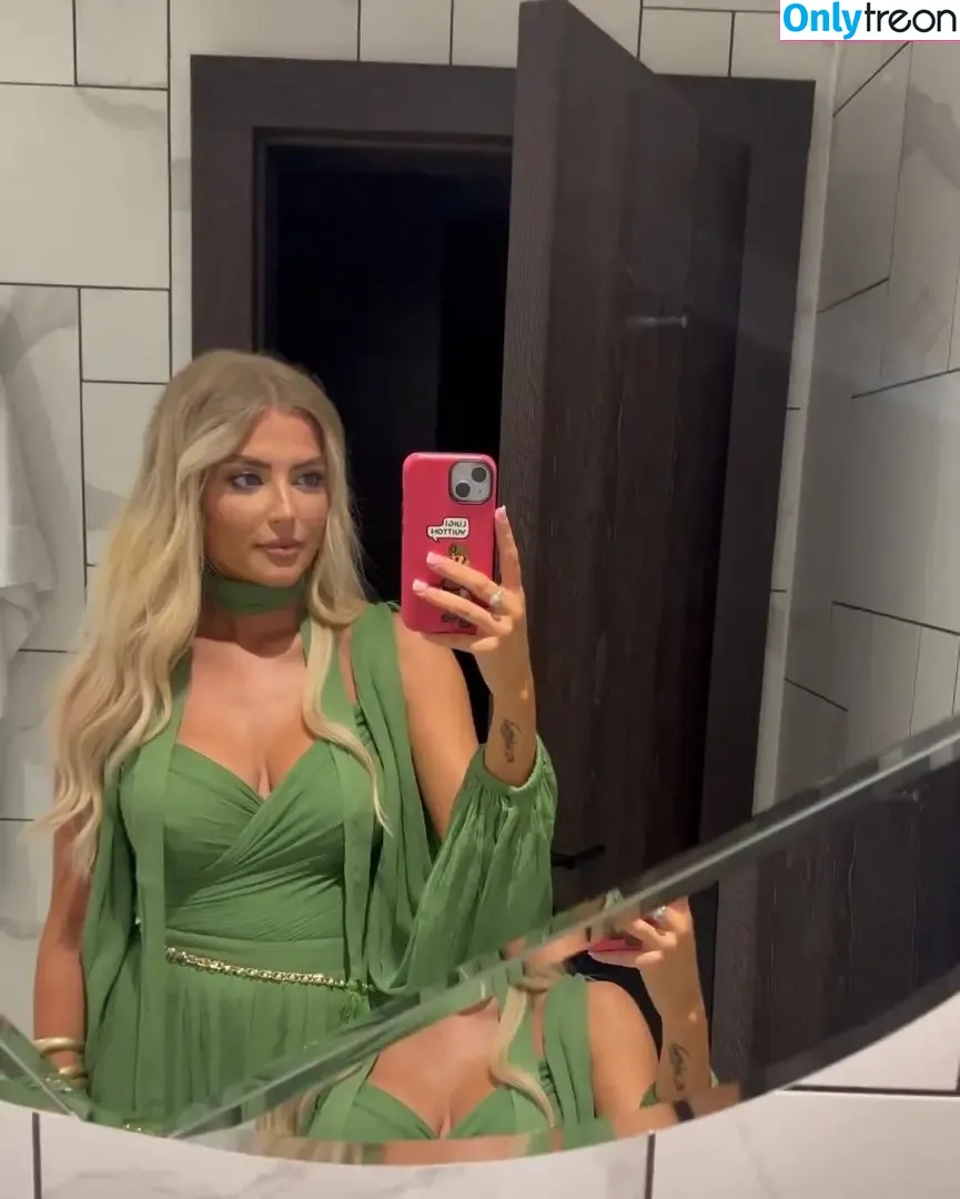 Lucy Fallon голая photo #0020 (Corrie / lucyfallonx)