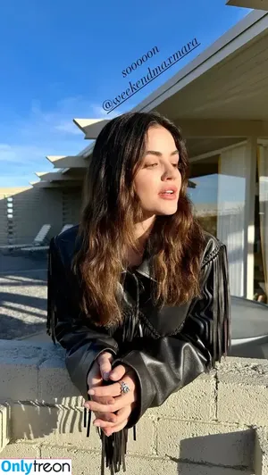 Lucy Hale / lucyhale фото голая #0660
