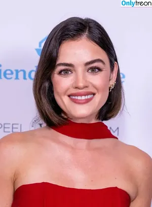 Lucy Hale / lucyhale фото голая #0666