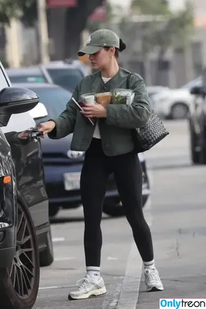 Lucy Hale / lucyhale фото голая #0815