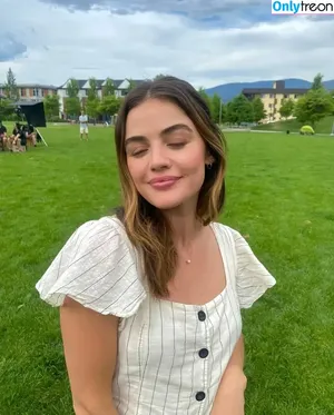 Lucy Hale / lucyhale фото голая #0893