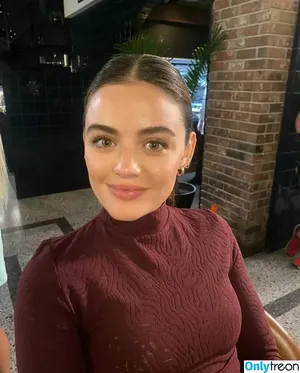 Lucy Hale / lucyhale фото голая #0895