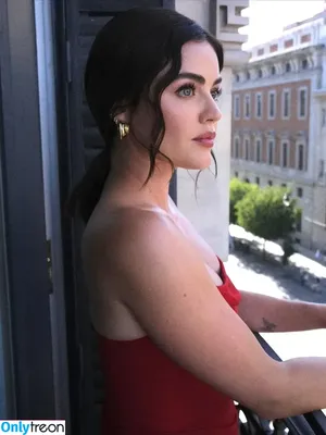 Lucy Hale / lucyhale фото голая #1046