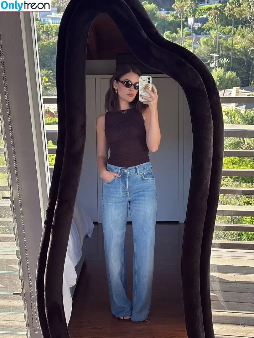 Lucy Hale nude photo #1034 (lucyhale)