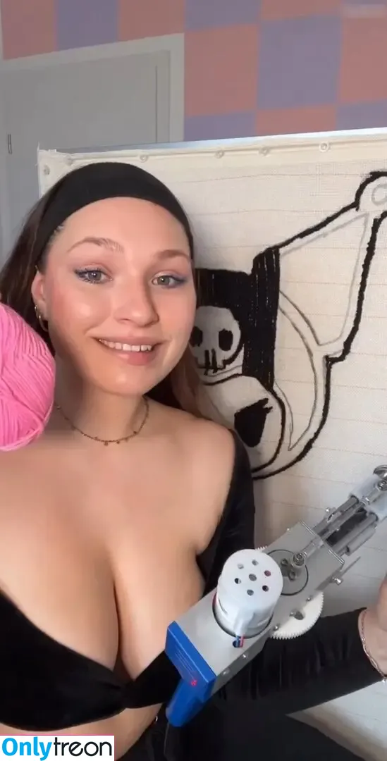 Lucy Lacht nude photo #0026 (lucy_lacht)