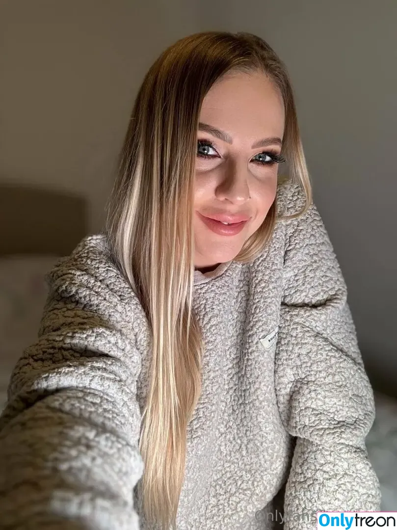 lucy_robinson nude photo #0022 (lucy_robinson)